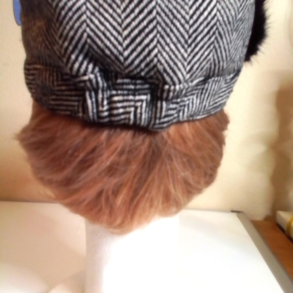 VINTAGE Houndstooth Pom-Pom Wool Paper Boy Cap Rabbit Tail Pom Pom Gently loved - Picture 4 of 4